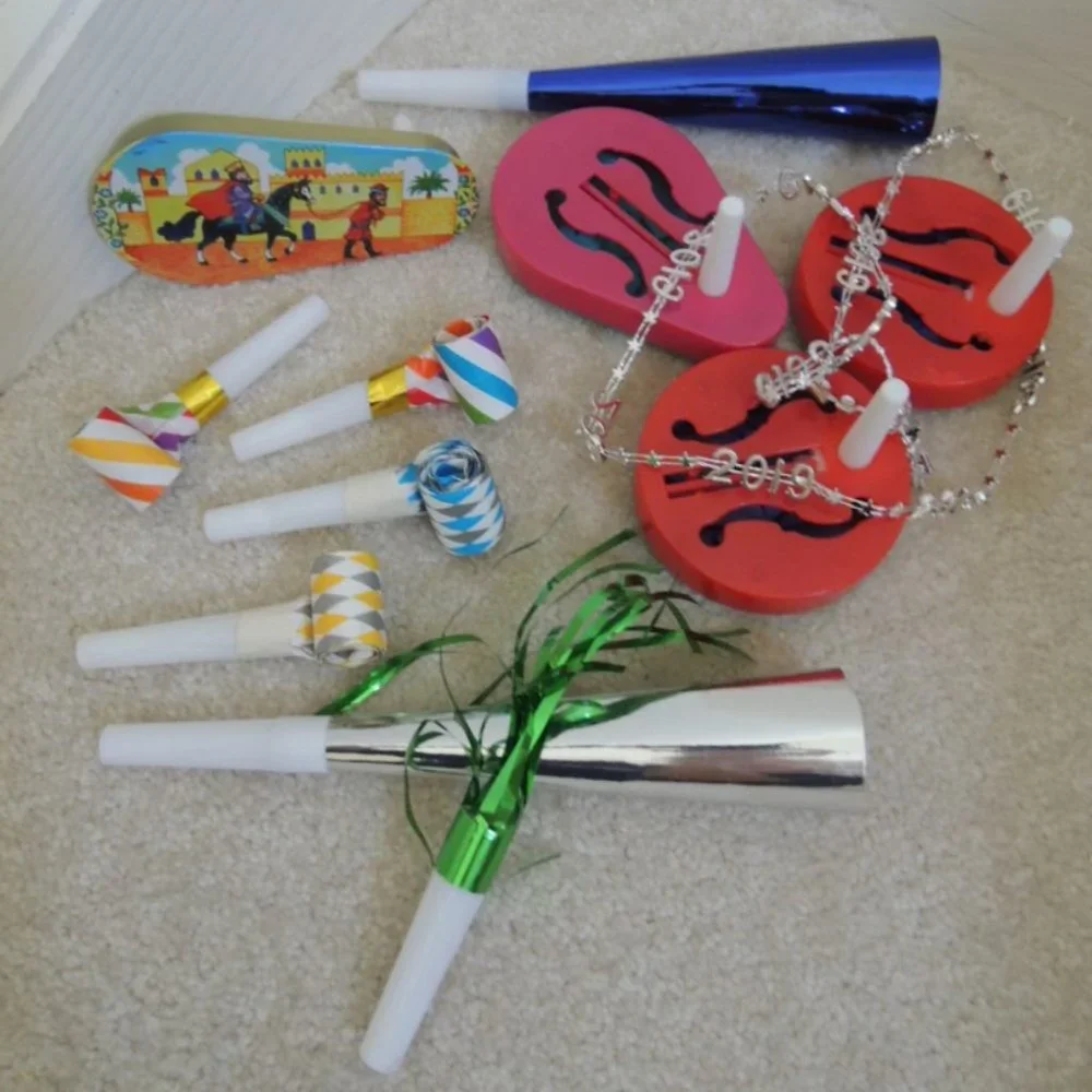 LOT of 14 New Years + Other Party Favors Horns Rattlers Necklace etc $50 Value